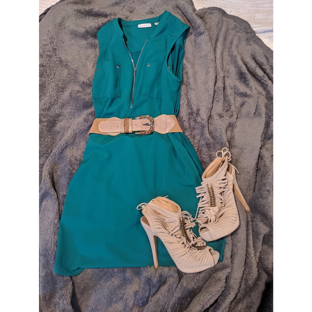Sleeveless Green zip dress